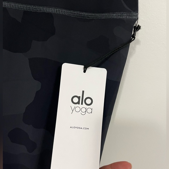Alo Yoga High Waist Vapor Legging Black Camouflage XS NWT - Picture 16 of 16